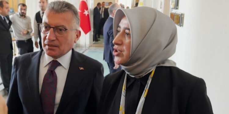 AKP'den DEM Parti'ye nezaket ziyareti