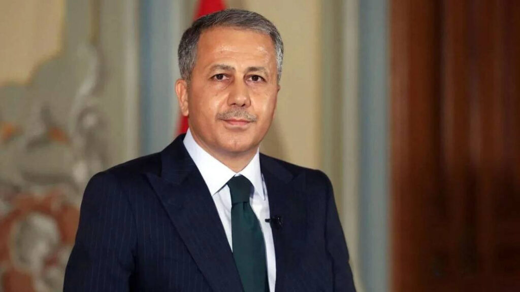 AKP'den Kapalı Grup Toplantısı, Bakan Yerlikaya Sunum Yaptı