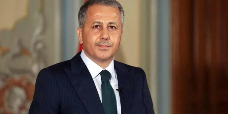 AKP'den Kapalı Grup Toplantısı, Bakan Yerlikaya Sunum Yaptı