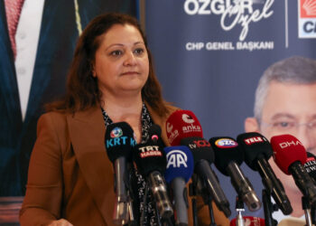 AKP'ye Geçeceği İddia Edilen Afyonkarahisar Belediye Başkanı Burcu Köksal'dan İlk Açıklama