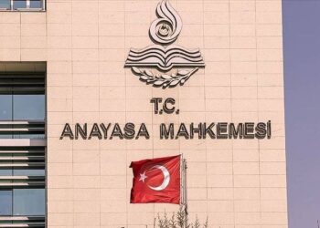 AYM, Cumhurbaşkanı'nın döviz, banknot ve hisse senedi hareketlerini düzenleme yetkisini iptal etti