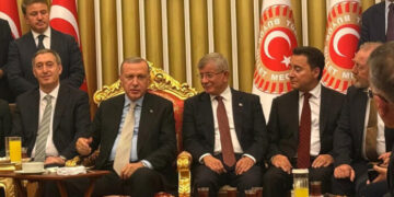 Ali Babacan’dan sonra Ahmet Davutoğlu da AKP’ye yeşil ışık yaktı: ”Mesele devletin geleceği”