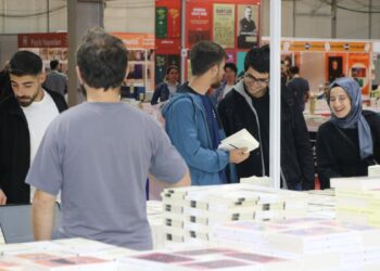 Amed kitap fuarında Kürtçe kitaplara yoğun ilgi