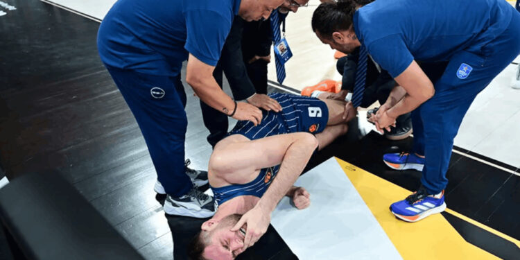 Anadolu Efes'e Çifte Kabus! Biri Sezonu Kapattı, Diğeri 3 Maç Yok