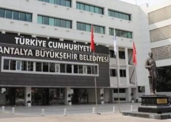Antalya'da "hafriyat yolsuzluğu" soruşturmasında gözaltına alınan 11 kişiden 7'si adliyeye sevk edildi