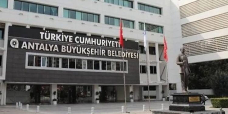 Antalya'da "hafriyat yolsuzluğu" soruşturmasında gözaltına alınan 11 kişiden 7'si adliyeye sevk edildi