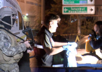 Arnavutköy'de Esrarengiz Cinayet: Polis Yelekli Kişi Sokak Ortasında Öldürüldü