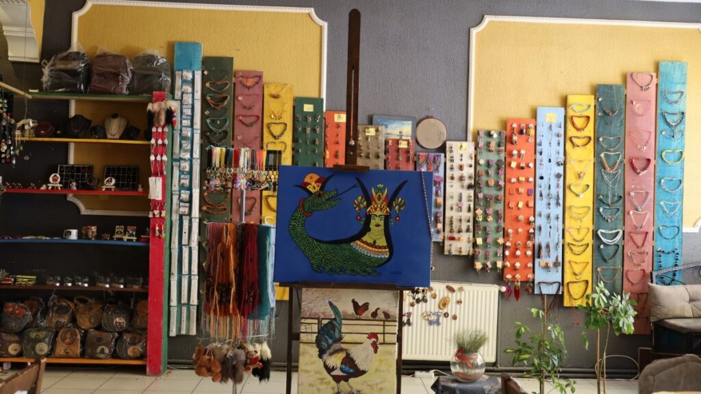 Bakır, onların elinde yeniden hayat buluyor