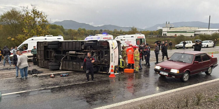 Bartın’da Servis Faciası! Ölü ve Yaralılar Var