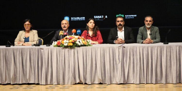 Belediyelerden Koma Amed konserine davet