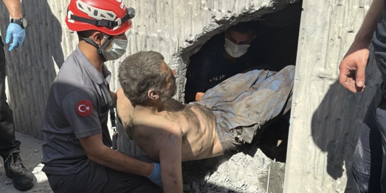 Beyoğlu’nda 15 Metrelik Duvar Boşluğunda Günlerce Mahsur Kalmıştı! Korkunç Olayda Sır Perdesi Aralandı