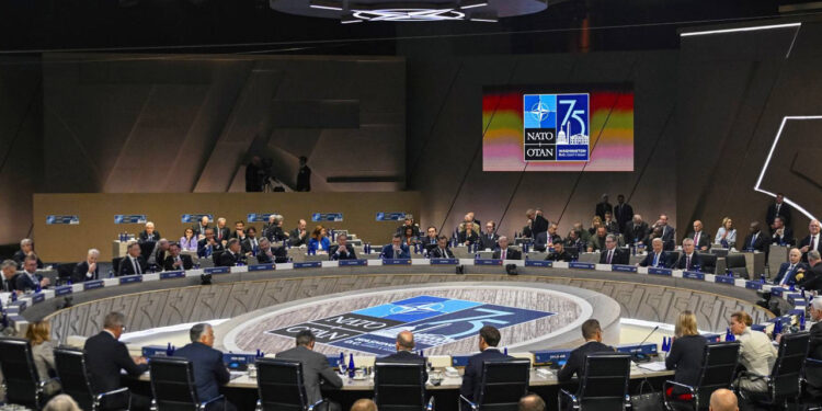 Brüksel'de Kritik NATO Zirvesi: Savunma Bakanları Masada