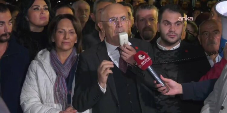 CHP Ankara Gençlik Kolları'nın Adalet Bakanlığı yürüyüşüne polis engeli