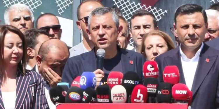 CHP İstanbul İl Kongresi İçin 'Durdurma' Talebi