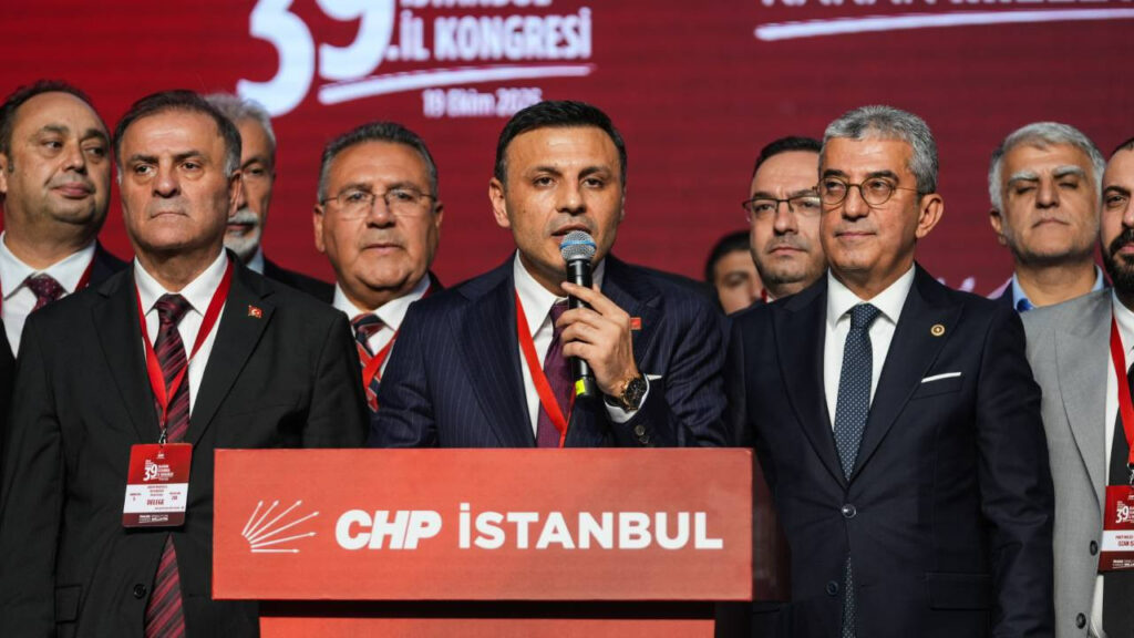CHP İstanbul Kongresi: Özgür Çelik Yeniden İl Başkanı Seçildi