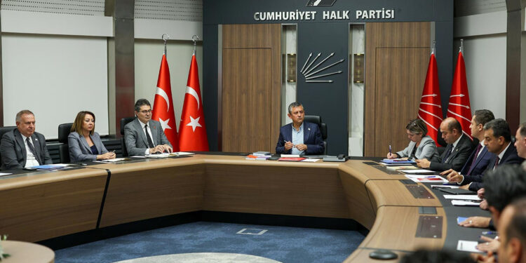 CHP MYK’da Kurultay Davası Masada… PM 23 Ekim’de Toplanacak