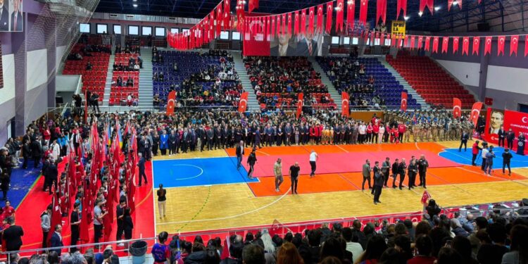 CHP’li Adıgüzel: Ordu’da vali yardımcısı küçücük çocukların jimnastik gösterisini giysileri nedeniyle engelledi