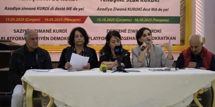 Çalıştayın ilk günü: Kadınlar Kürtçeye öncülük etmeli