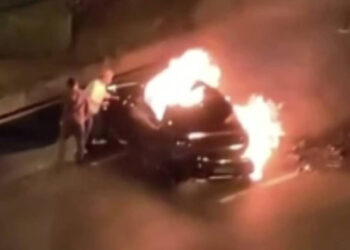 Çin’de Elektrikli Araç Faciası: Kapılar Kilitlendi, Sürücü Yanarak Öldü