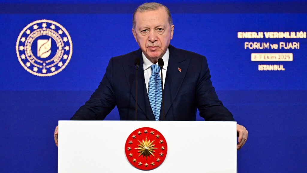 Cumhurbaşkanı Erdoğan'dan Özgür Özel'in 'Nükleer Anlaşma' Eleştirisine Tepki: 'Uzaktan Kumandayla Siyaset Anca Bu Kadar Oluyor'