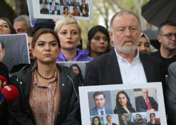 DEM Parti Adalet Bakanlığı önünde: Ayak oyunlarıyla zaman kazanılmaya çalışılıyor