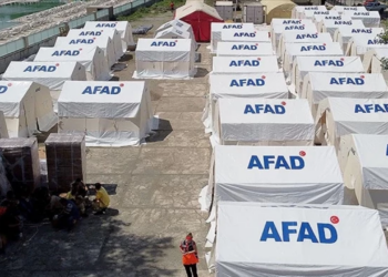 'Depremzedeler Çadırlarda Kalıyor' İddiasına Jet Yanıt!