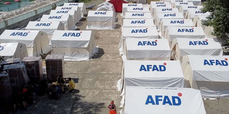 'Depremzedeler Çadırlarda Kalıyor' İddiasına Jet Yanıt!