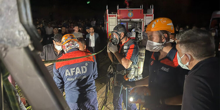 Diyarbakır'da 4 kişi, temizlemek için girdikleri su kuyusunda zehirlenerek öldü
