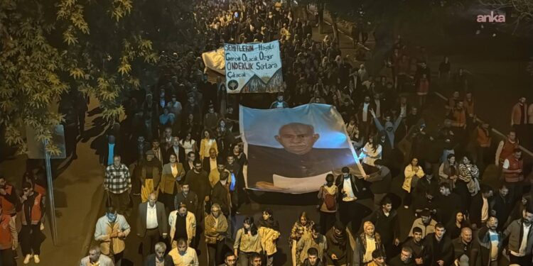 Diyarbakır’da "Öcalan’a özgürlük" yürüyüşüne biber gazlı müdahale