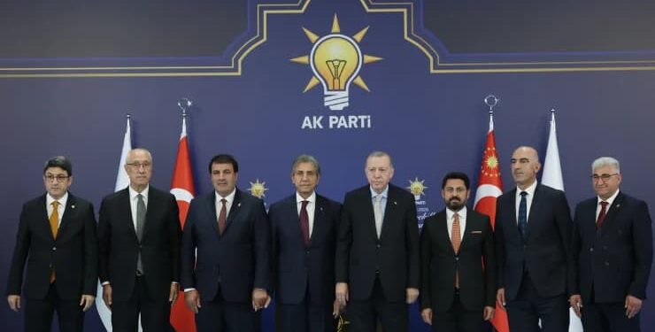 Dört partiden yedi belediye başkanı AKP’ye katıldı