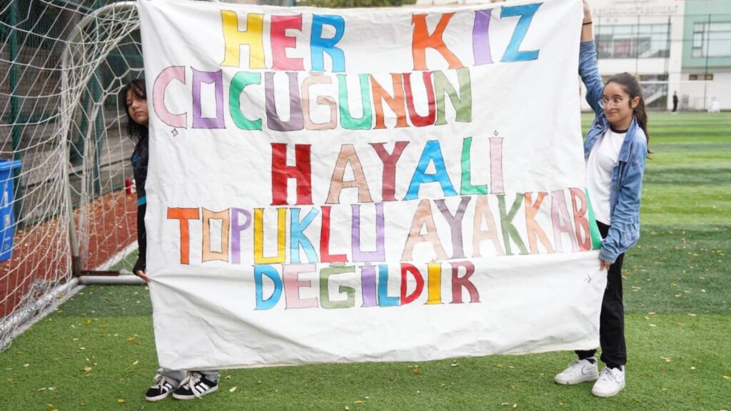 Dünya Kız Çocukları Günü'nde futbol turnuvası