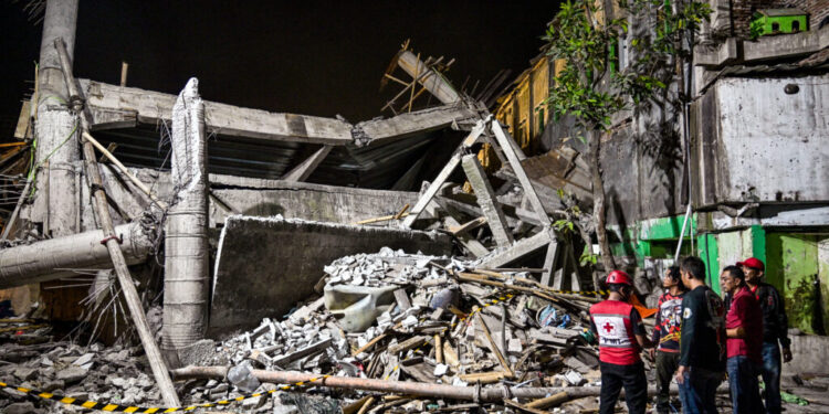 Endonezya’da okul faciası: 91 kişi enkaz altında kaldığı tahmin ediliyor
