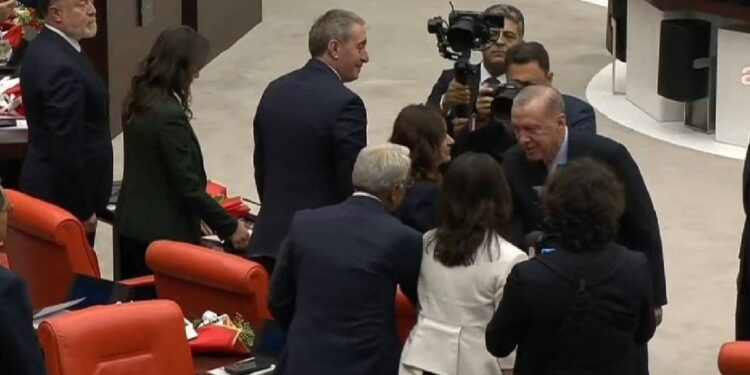 Erdoğan'dan Tülay Hatimoğulları'na 'el sıkma' özrü