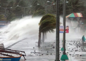 Filipinler'de 'Ramil' Kabusu! Yüz Binlerce Kişiyi Vurdu, Ölüler Var