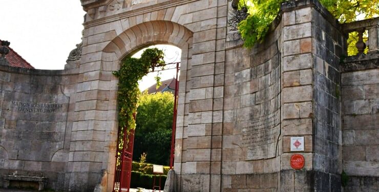 Fransa’da Louvre’dan sonra Denis Diderot müzesi de soyuldu