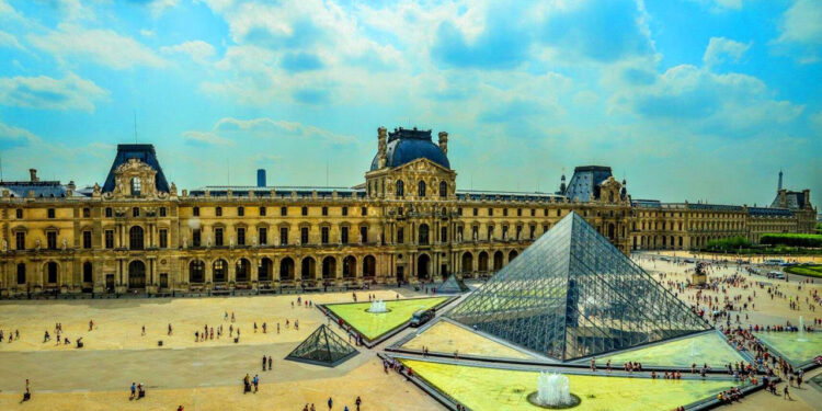 Fransa’yı Ayağa Kaldıran 7 Dakika: Louvre Müzesi'ndeki Soygun Nasıl Gerçekleşti? İşte Perde Arkası…