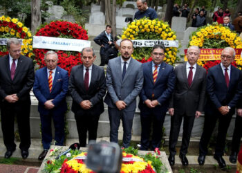 Galatasaray 120 Yaşında! Yönetim Ali Sami Yen'in Kabrinde