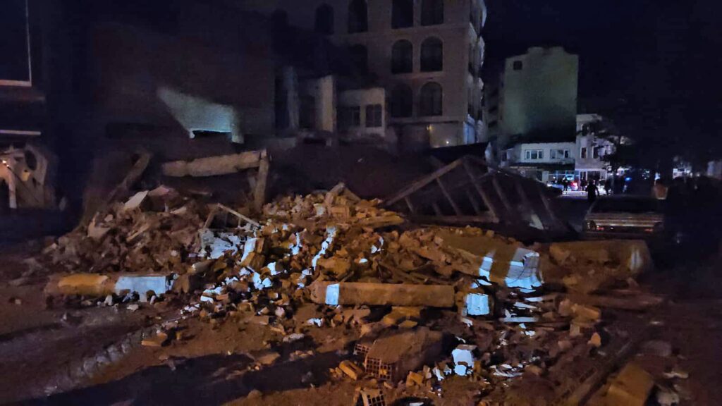 Hasarlı üç bina ve bir dükkân yıkıldı, bölgede ve köylerde can kaybı yok