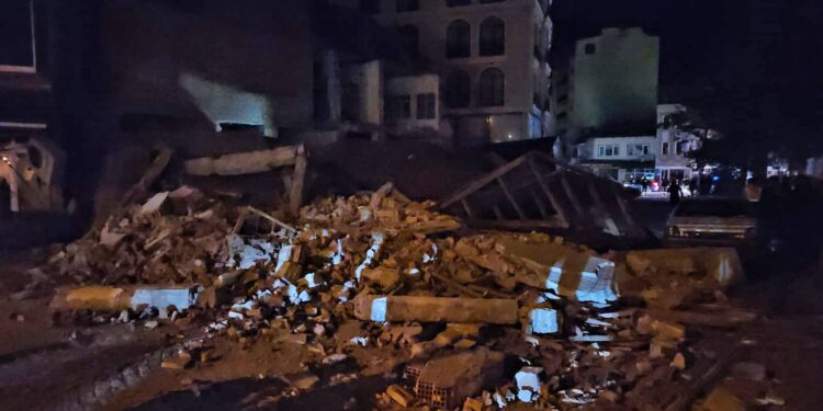 Hasarlı üç bina ve bir dükkân yıkıldı, bölgede ve köylerde can kaybı yok