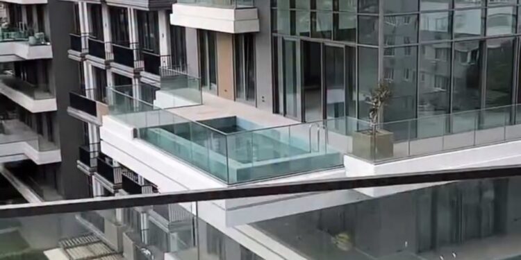 Ihlamur Kasrı ile sınır olduğundan arazinin bir kısmı koruma altındaydı, bölgenin tek deprem toplanma alanı!