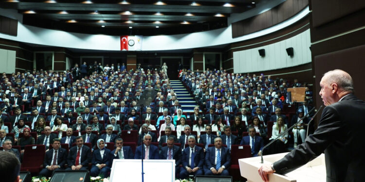 İktidara Yakın Sabah Gazetesinden İddia: Bugün 7 Belediye Başkanı AKP'ye Katılacak