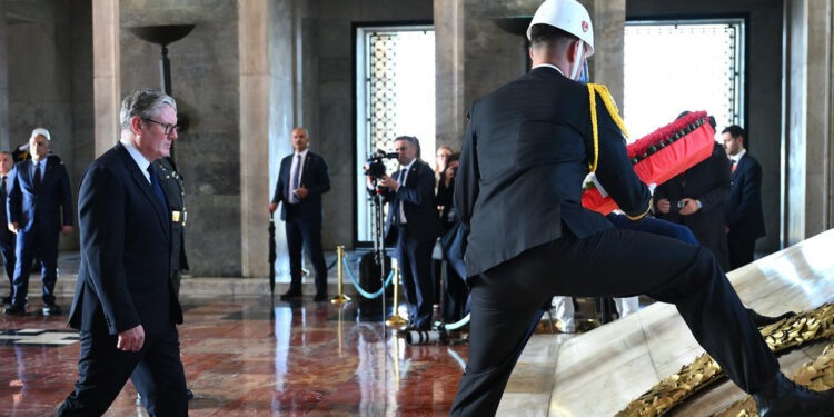 İngiltere Başbakanı Keir Starmer Türkiye’de… Anıtkabir’i Ziyaret Etti