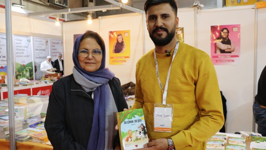 İranlı yazar eserlerinin Kürtçeye çevrilmesinden mutlu