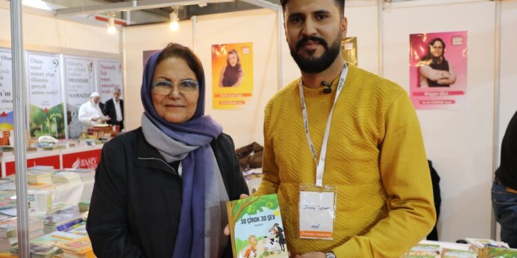 İranlı yazar eserlerinin Kürtçeye çevrilmesinden mutlu