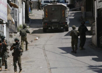 İsrail, Batı Şeria’da 2 Filistinliyi Gözaltına Aldı