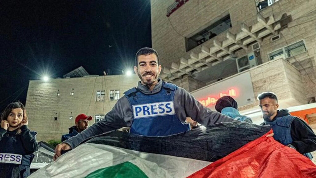 İsrail Destekli Çeteler, Gazzeli Ünlü Gazeteciyi Katletti!