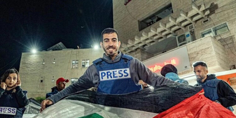 İsrail Destekli Çeteler, Gazzeli Ünlü Gazeteciyi Katletti!