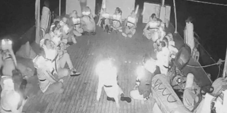 İsrail Ordusu Sumud Filosu'nu Kuşattı! İşte Dakika Dakika Gelişmeler