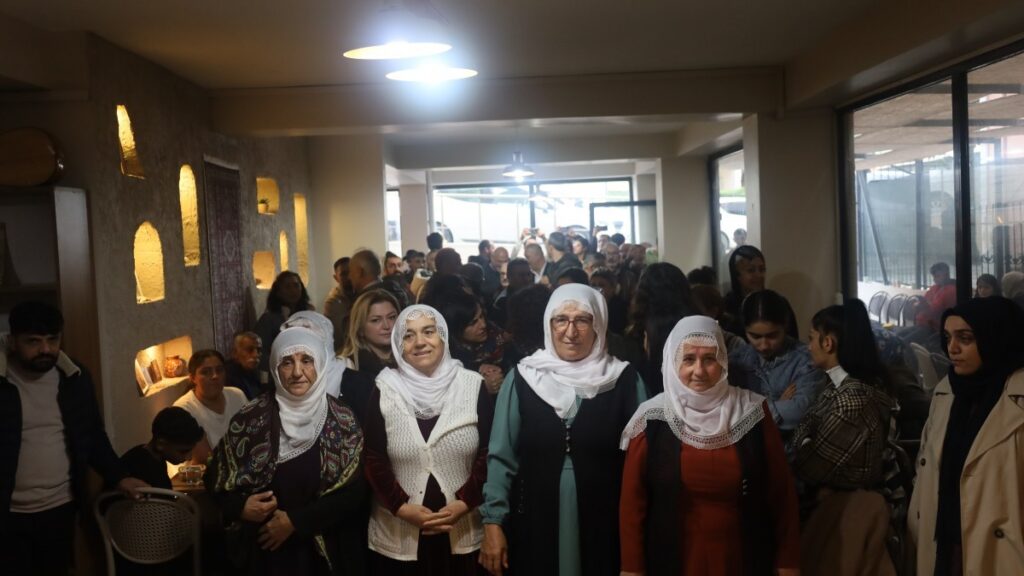 İstanbul'da Ekin Kültür ve Sanat açıldı