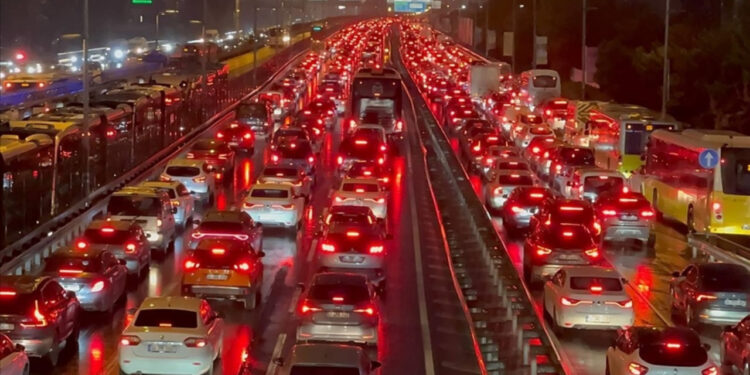 İstanbul’da Trafik Felç Oldu!